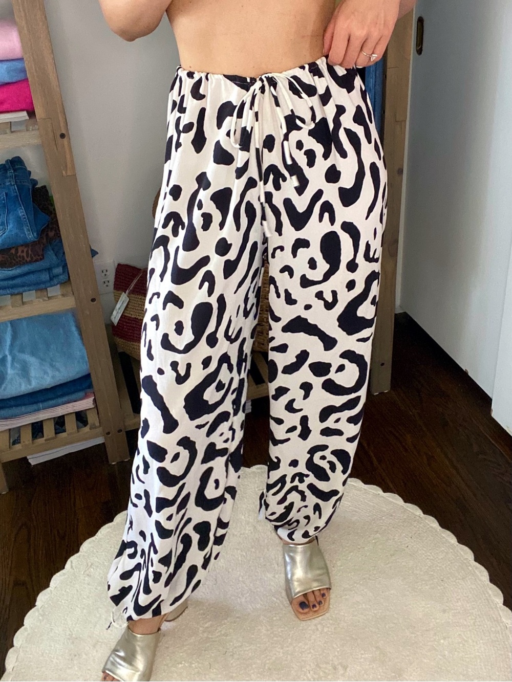 ZARA Women's Black & White Animal Print Drawstring Jogger Pant! 🐄
